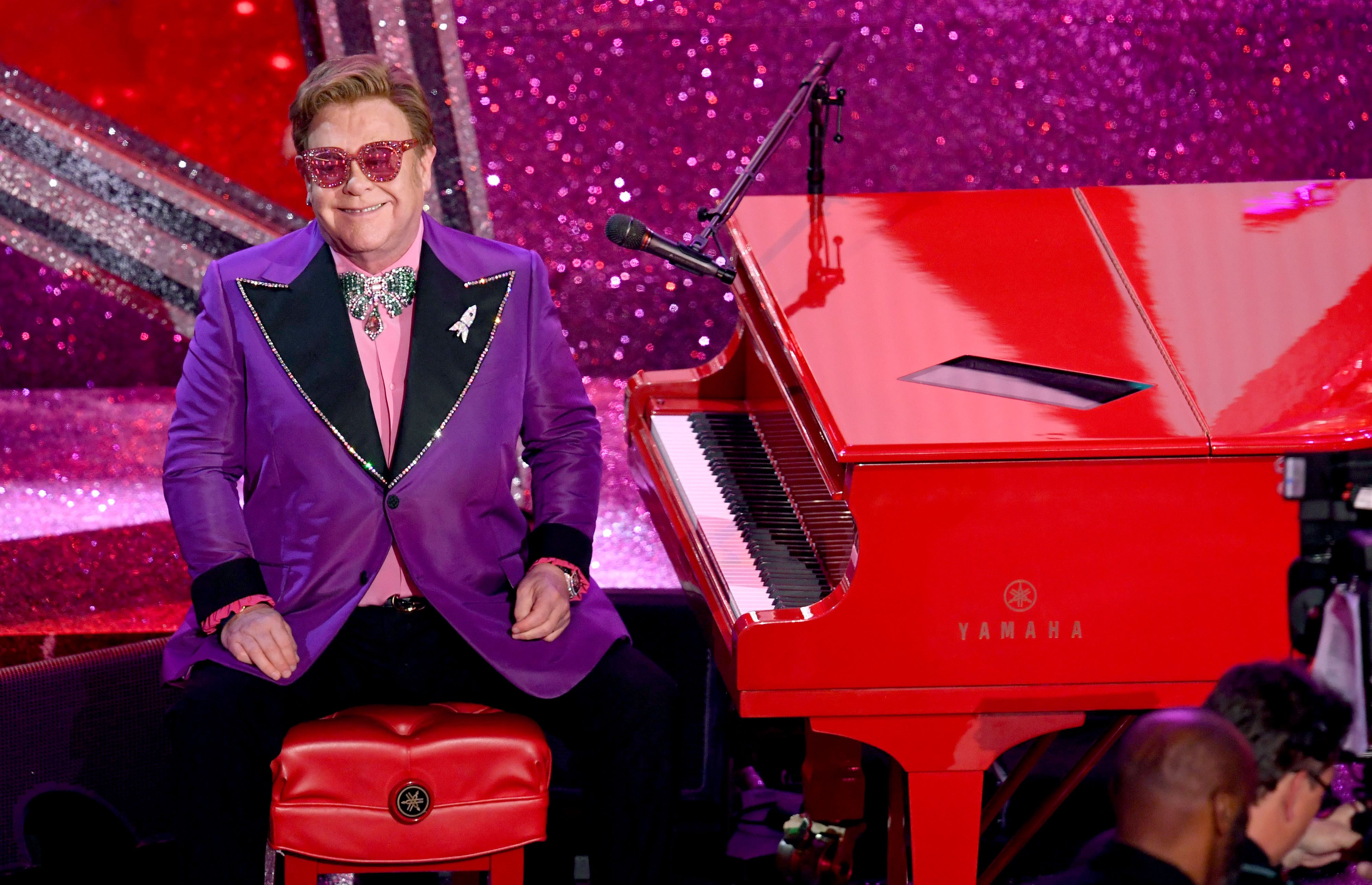 Elton John tuvo una presentación musical en la 92 ceremonia de los Óscar el pasado 9 de febrero. (Foto Prensa Libre: AFP).