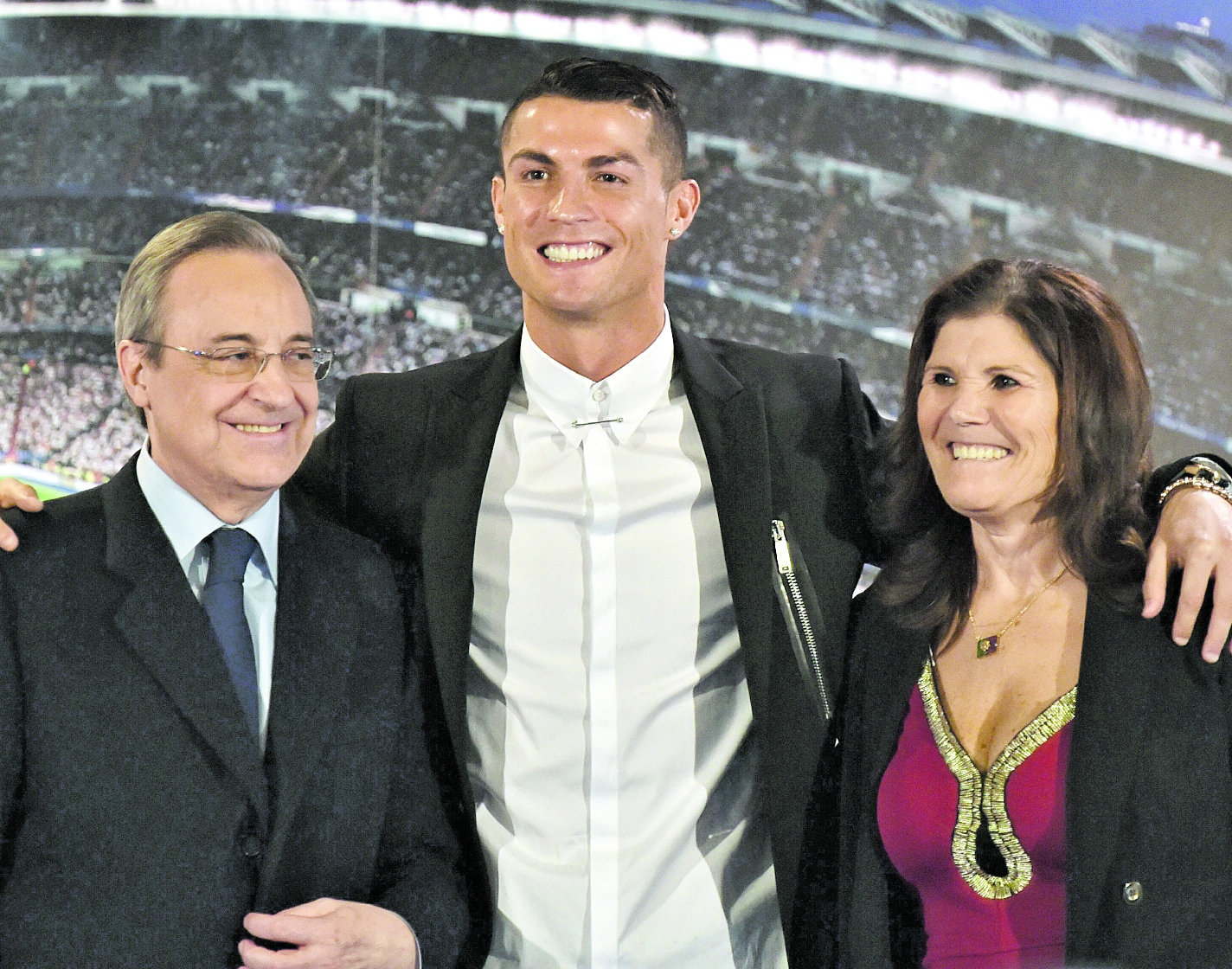 Fotografía del día en que el Real Madrid presentó a Cristiano Ronaldo. (Foto Prensa Libre: Hemeroteca PL)