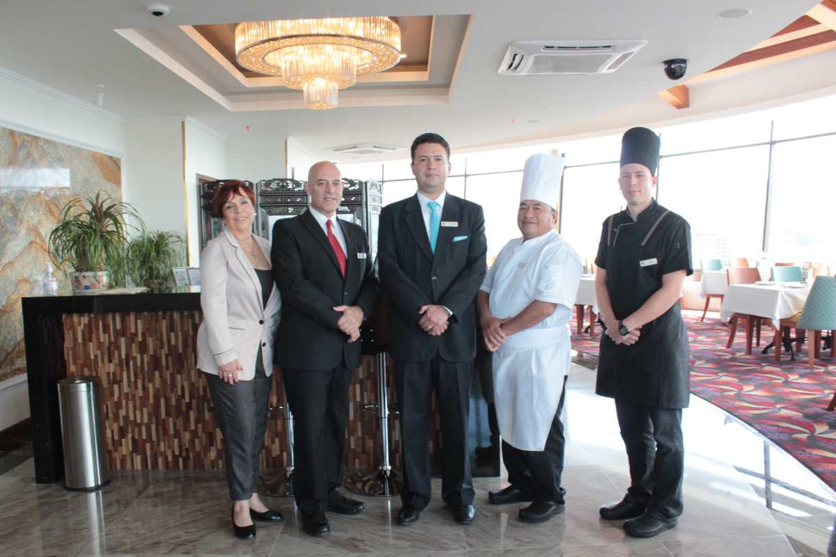 El primer restaurante giratorio en Centroamérica abre sus puertas en Hotel Vista Quince