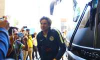 Guillermo "Memo" Ochoa a su llegada al hotel en la zona 10 capitalina. (Foto Prensa Libre: Luis López).