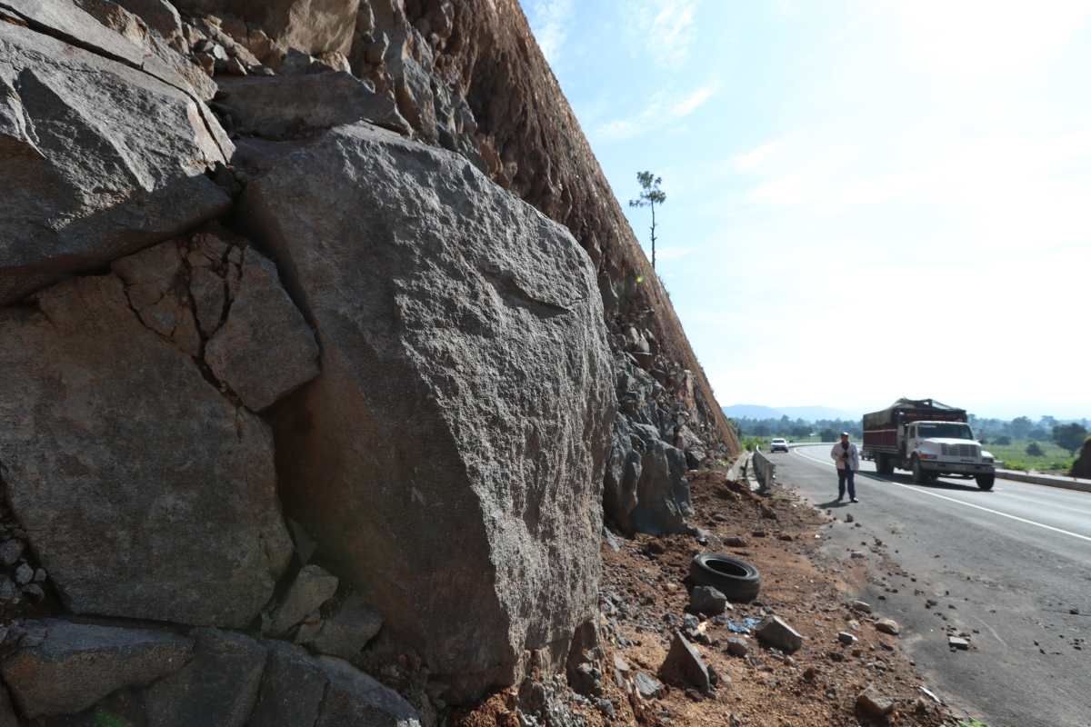 Preocupa formación de cavernas en el Libramiento de Chimaltenango donde se temen tragedias