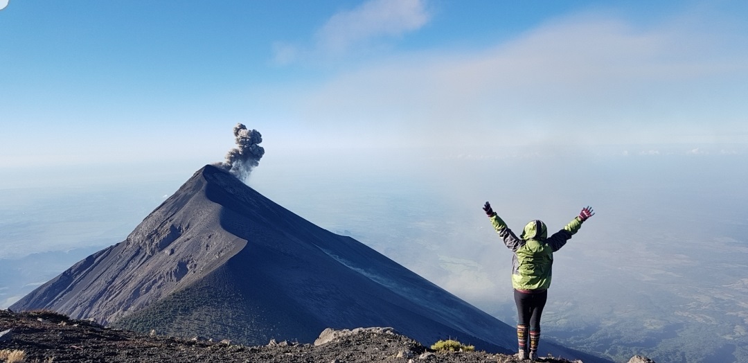 Escalar volcanes está asociado a alcanzar el éxito por los obstáculos que se presentan en el camino. (Foto Prensa Libre: cortesía Gabriela de Rivera).