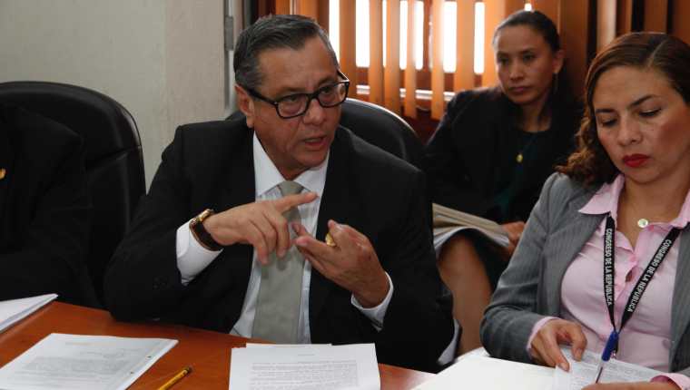 Héctor Castillo, jefe de la SAAS, durante la citación en la bancada URNG el 3 de febrero de 2020. (Foto Prensa Libre: Noé Medina).