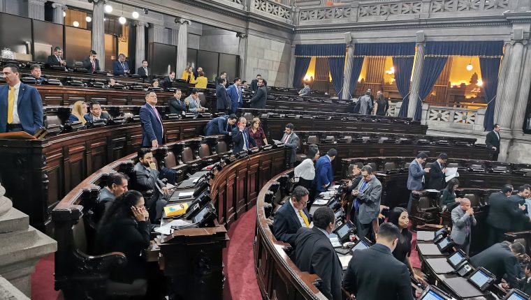 El Congreso conoció 
cuatro préstamos que fueron tramitados por Guatemala con diferentes bancos internacionales. (Foto Prensa Libre: Hemeroteca PL)