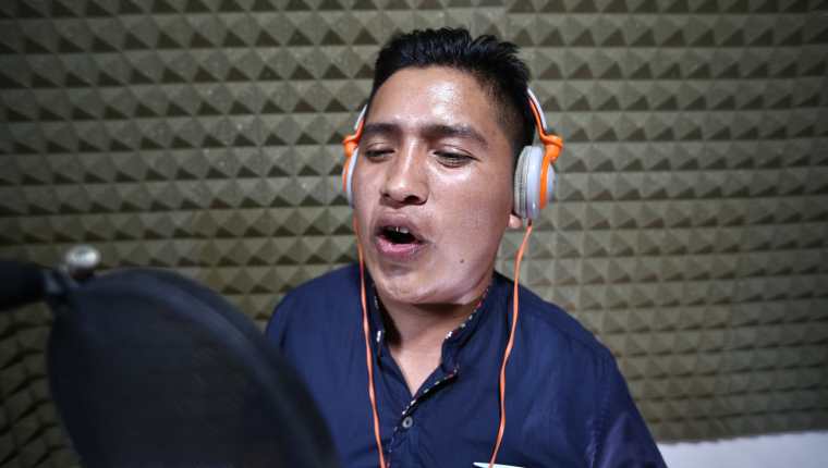 Federico Choc Pec ha tenido relevancia por sus habilidades para narrar futbol. (Foto Prensa Libre: Carlos Hernández).