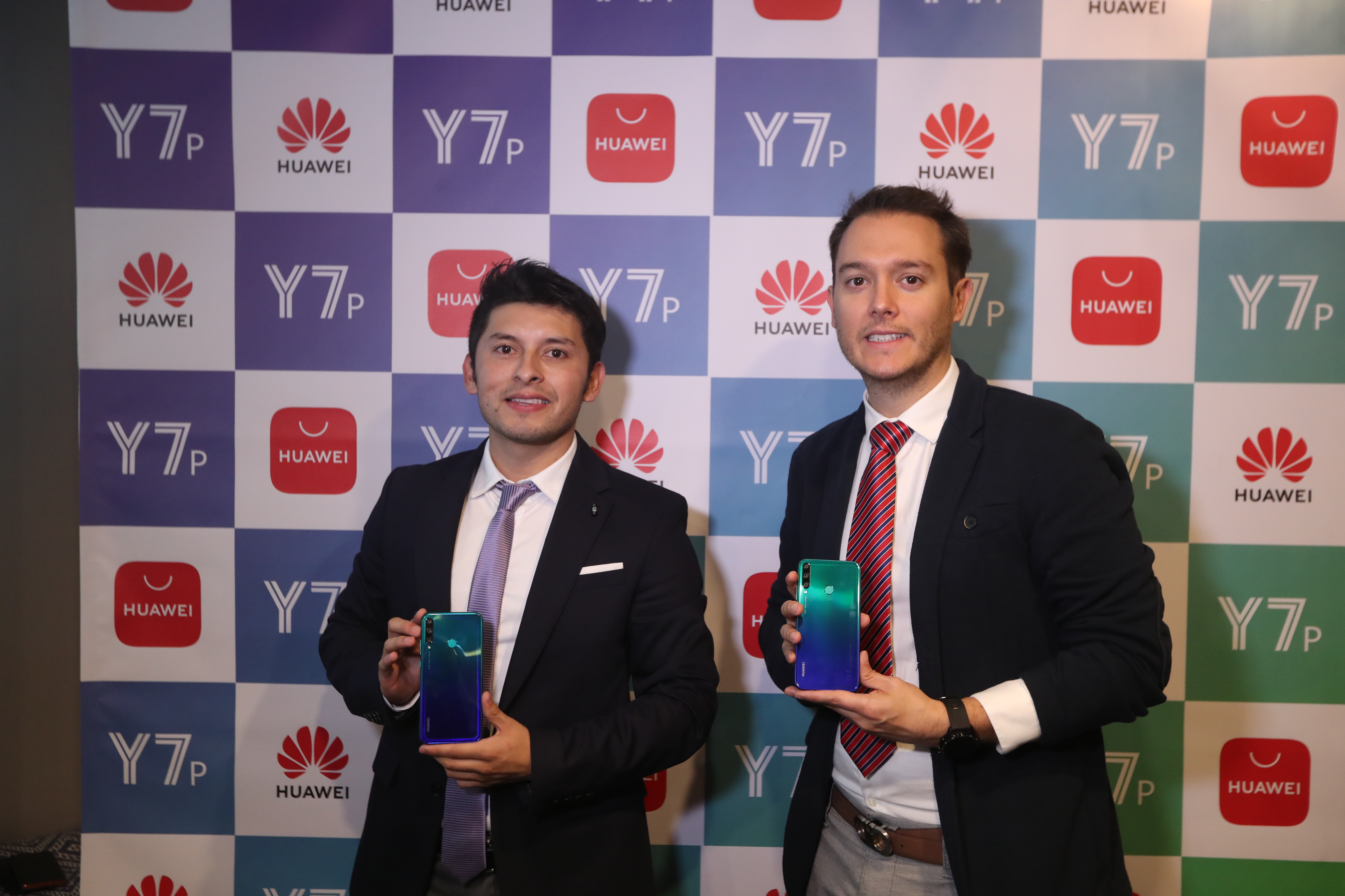 Representantes de Huawei Guatemala presentaron el nuevo Y7p. Foto Prensa Libre: Norvin Mendoza