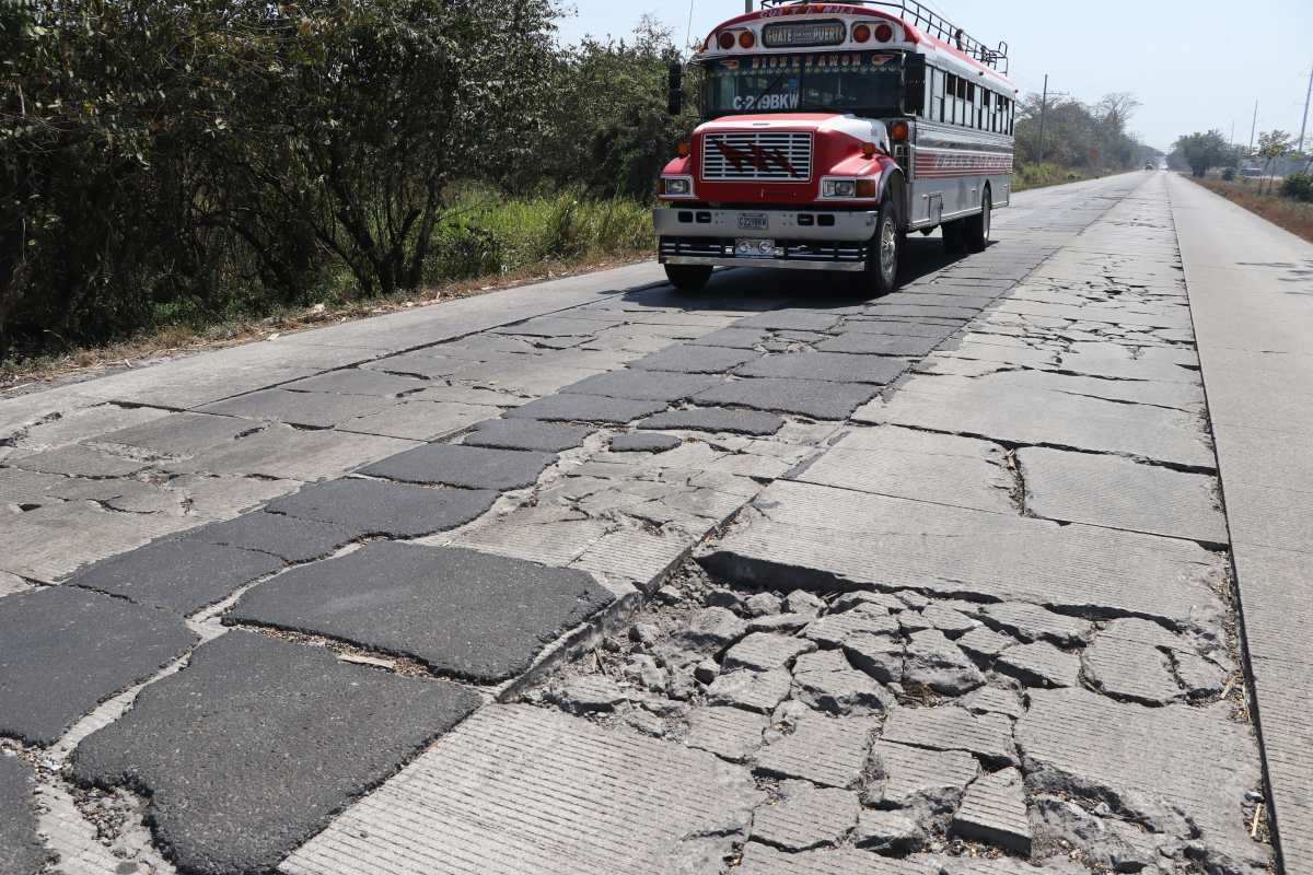 Vecinos exigen agilizar reconstrucción de la autopista Puerto Quetzal