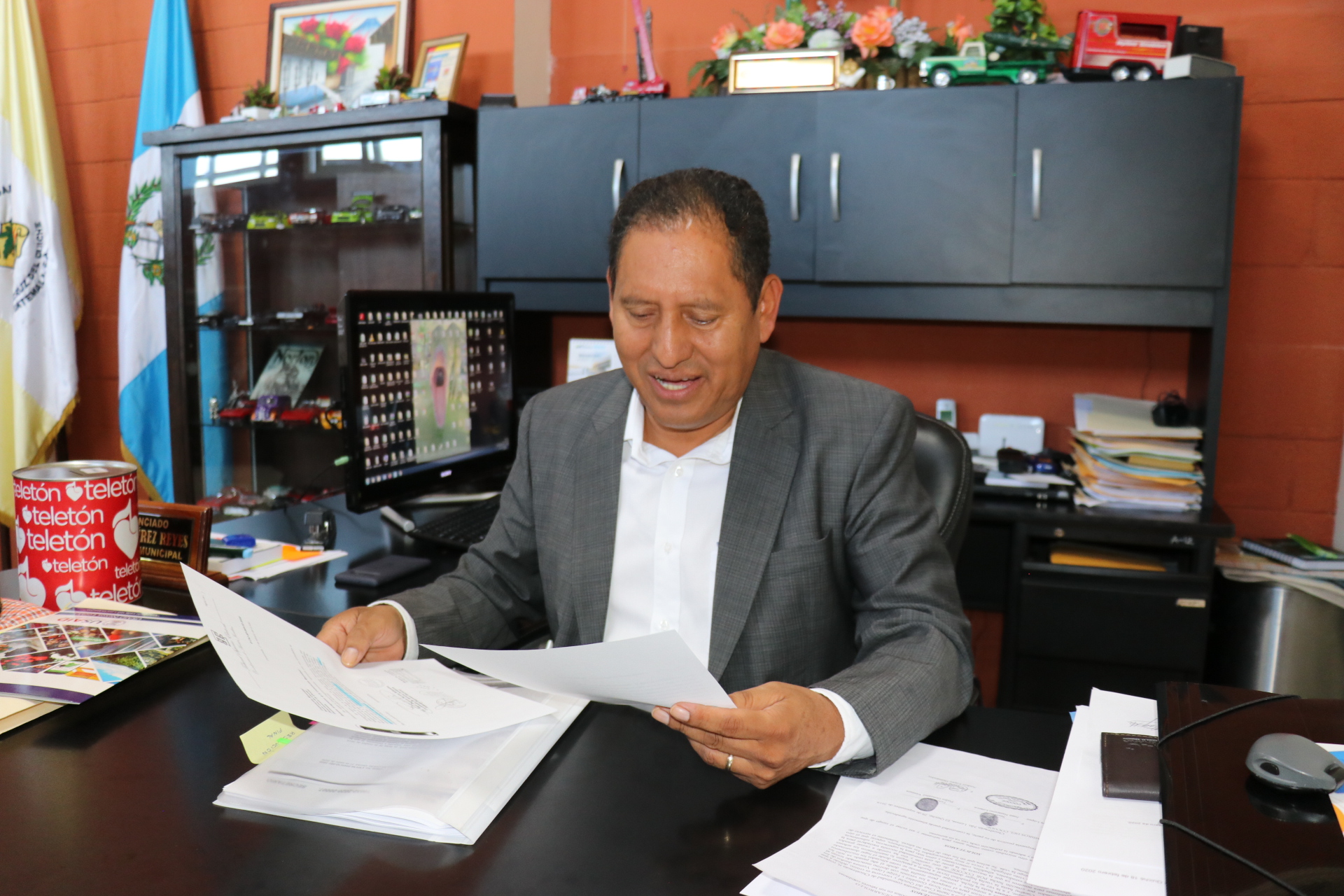 Francisco Pérez Reyes, alcalde de Santa Cruz del Quiché, explicó que resolución del TSE no le afecta y aseguró que continuará en el cargo. (Foto Prensa Libre: Héctor Cordero)