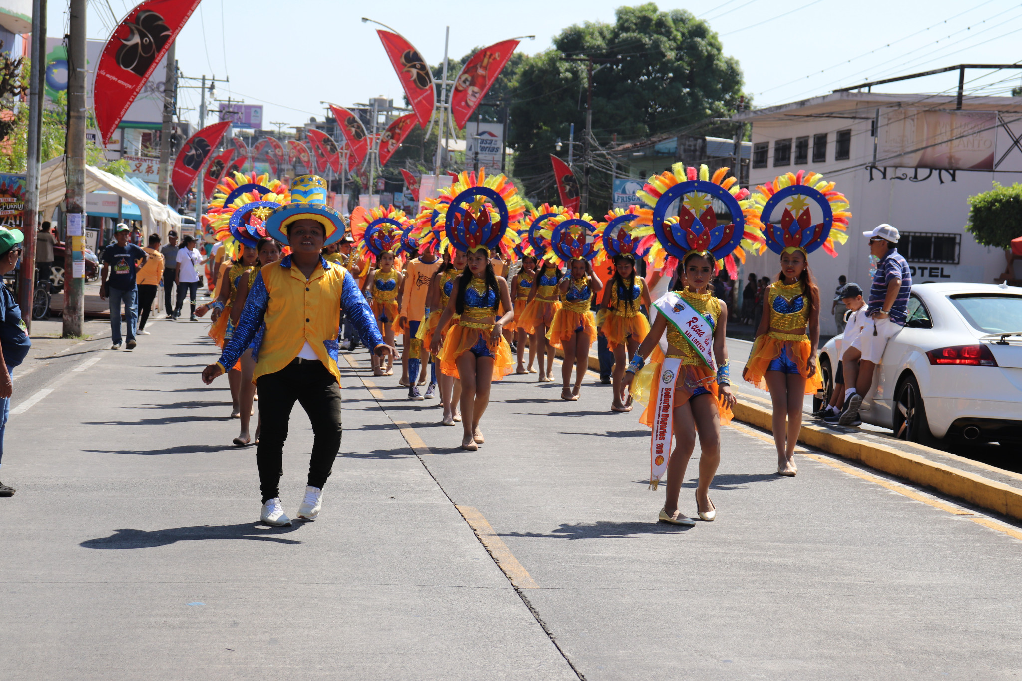 Las comparsas son los eventos más esperados durante el Carnaval Mazateco. Los desfiles recorren 3.5 kilómetros. (Foto Prensa Libre: Marvin Túnchez)