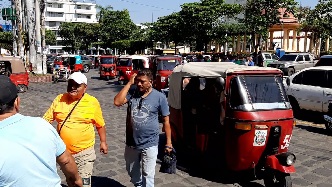 La municipalidad de Retalhuleu tiene previsto ordenar los estacionamientos de mototaxis. (Foto Prensa Libre: Cortesía)