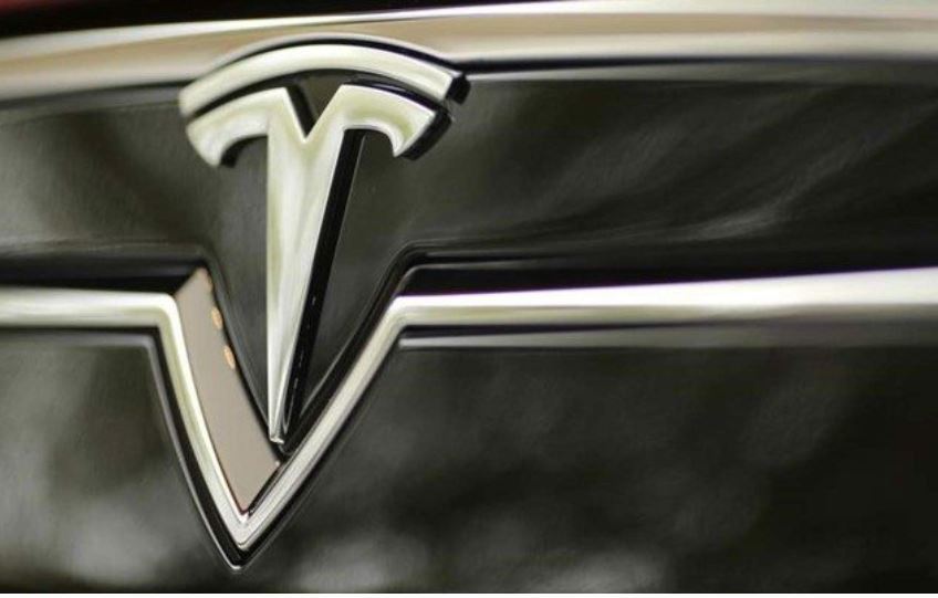 Detalle de la parrilla de un Tesla Model S. (Foto: Reuters.)