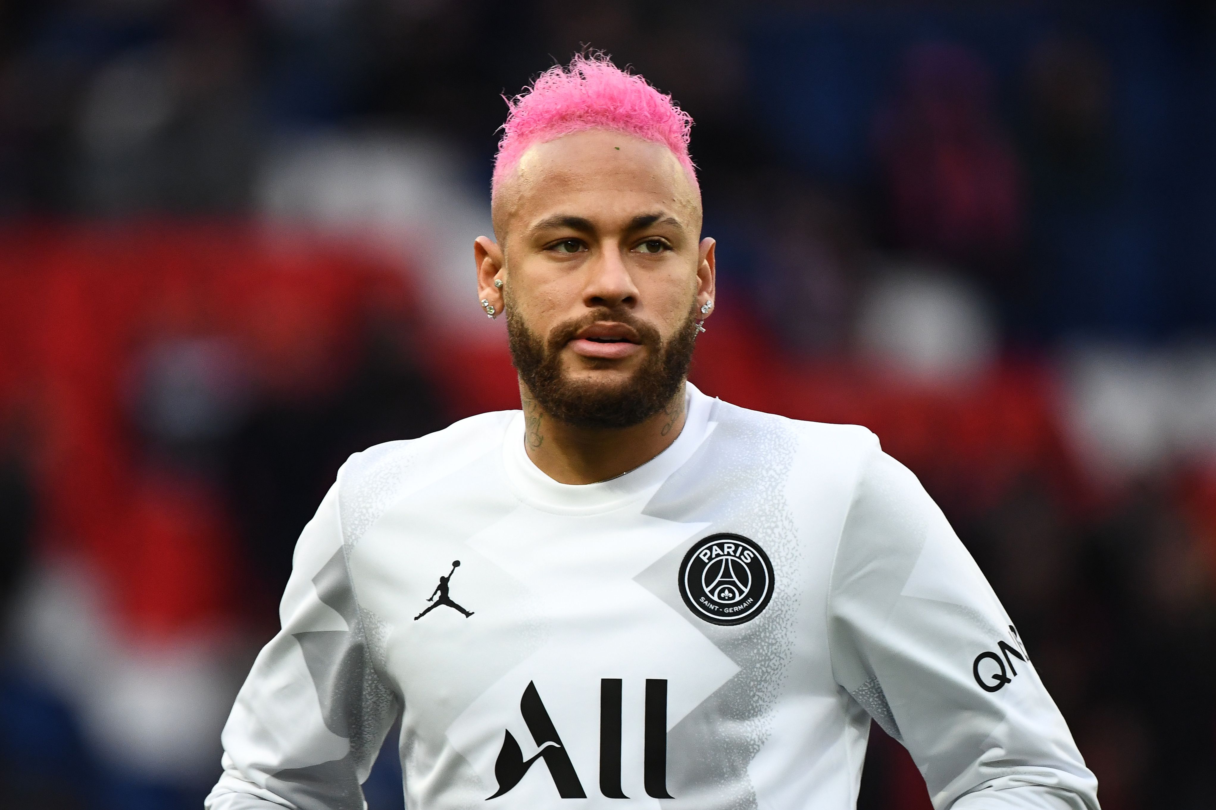 Neymar está tratando de disfrutar su tiempo en el París Saint-Germain. (Foto Prensa Libre: AFP)
