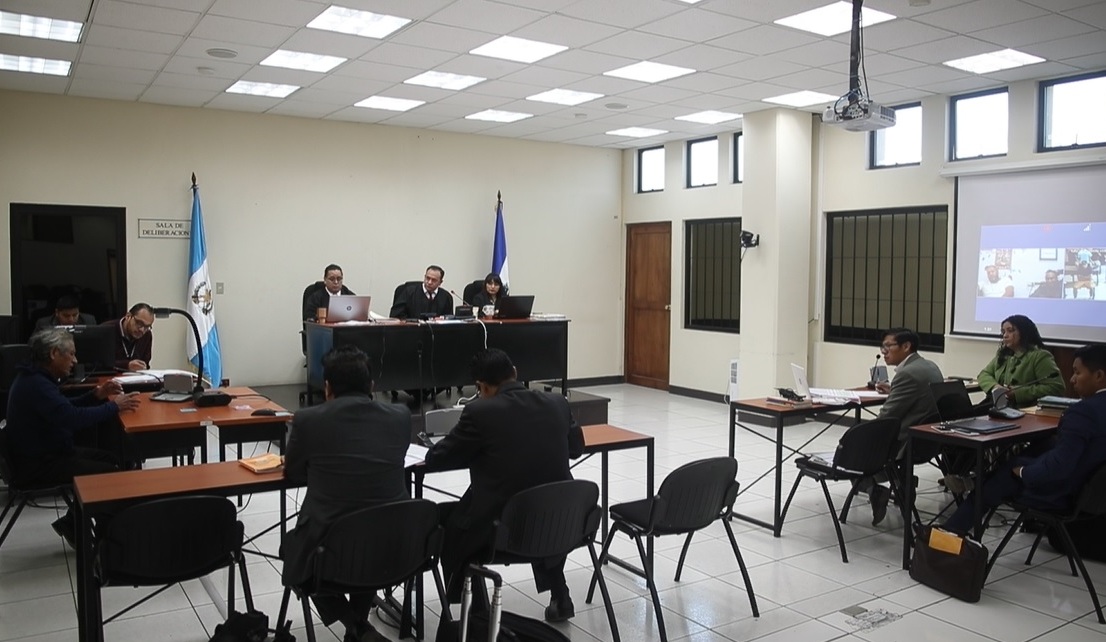 El juicio se realiza en el Tribunal de Mayor Riesgo de Quetzaltenango, en los próximos días se tienen programadas más audiencias. (Foto Prensa Libre: María Longo) 