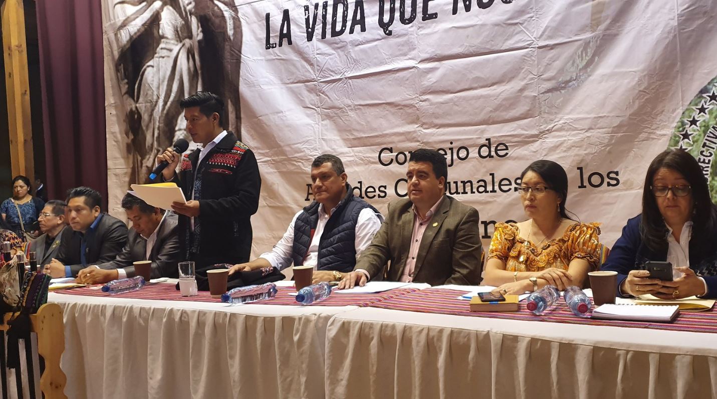 Directivas de los 48 Cantones de Totonicapán se reúnen con funcionarios de gobierno, entre ellos el vicepresidente Guillermo Castillo. (Foto Prensa Libre: @GuilleCastilloR)