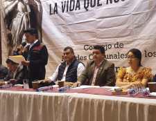 Directivas de los 48 Cantones de Totonicapán se reúnen con funcionarios de gobierno, entre ellos el vicepresidente Guillermo Castillo. (Foto Prensa Libre: @GuilleCastilloR)