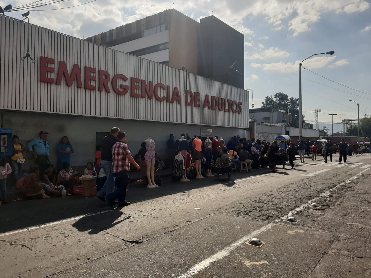 El Hospital San Juan de Dios reportó una paciente coreana con síntomas de influenza, el MSPAS descartó que sea coronavirus. (Foto: Prensa Libre: Andrea Domínguez)