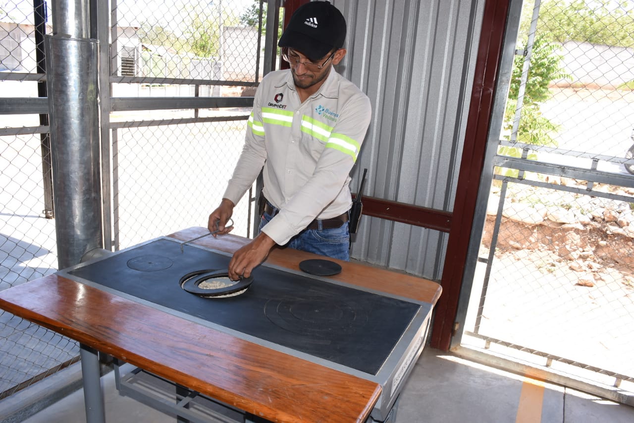 
Con el uso de estufas ahorradoras de leña se contribuye en la conservación de los bosques. (Foto Prensa Libre: Wilder López)
