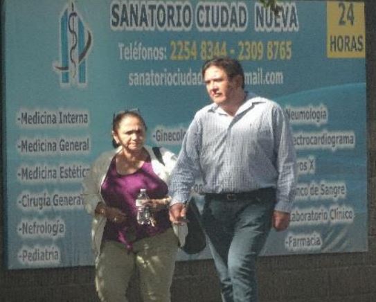 Imagen proporcionada por el MP que muestra a Gustavo Alejos afuera del hospital de la zona 2 y sin custodia de seguridad. 