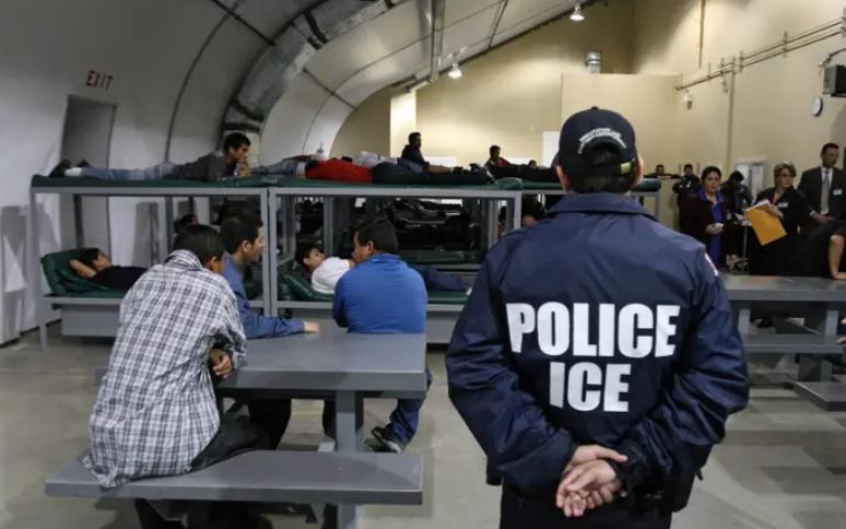 Agentes del ICE están en la mira por agresión. (Foto: AFP)