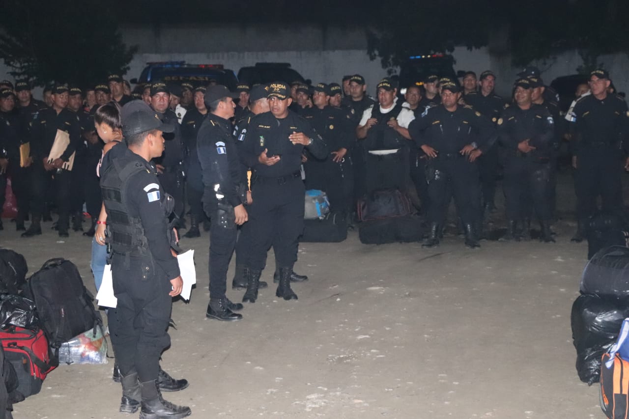 Todos los agentes que estaban asignados a la subestación de Morales, Izabal, fueron removidos en busca de mejorar la seguridad en el pueblo. (Foto Prensa Libre: César Hernández)