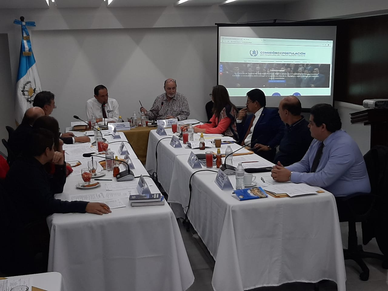 La comisión de postulación de magistrados para el TSE en su reunión de este 1 de febrero 2020. (Foto Prensa Libre: Andrea Domínguez)