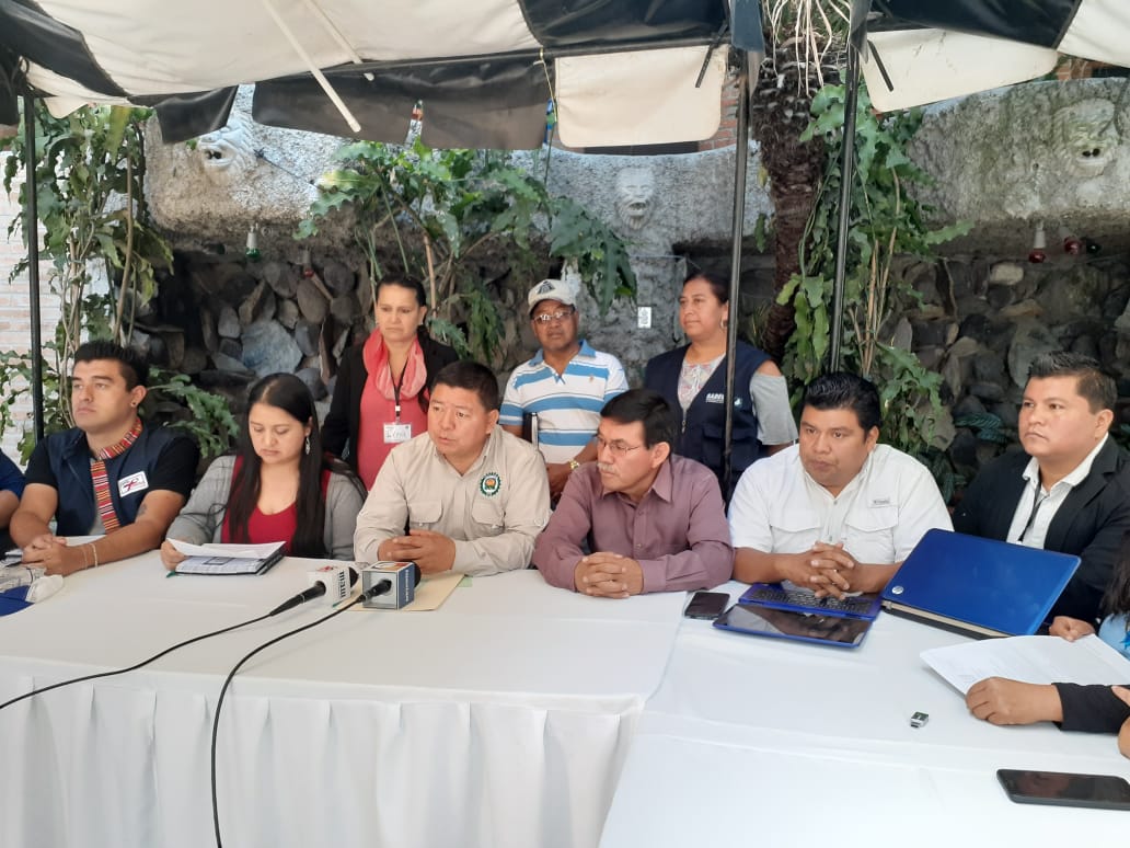 Representantes de la ONG de Huehuetenango durante la conferencia de prensa. (Foto Prensa Libre: Mike Castillo).