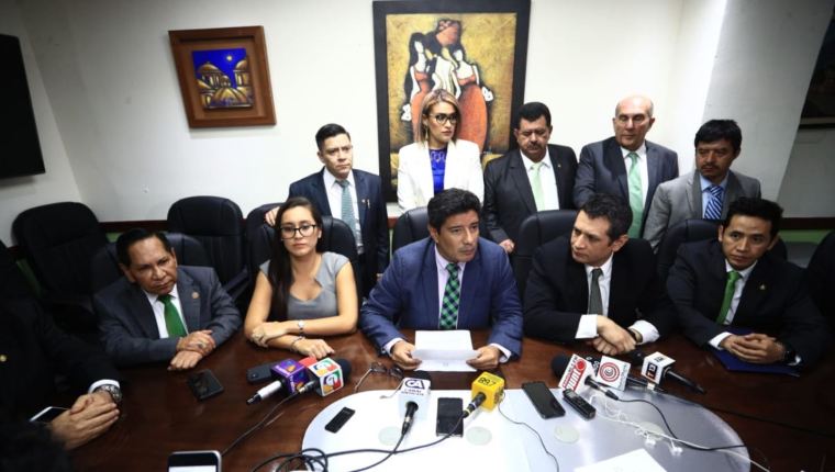 Diputados de la UNE solicitaron la expulsión de Sandra Torres de esa agrupación política. (Foto Prensa Libre: HemerotecaPL)