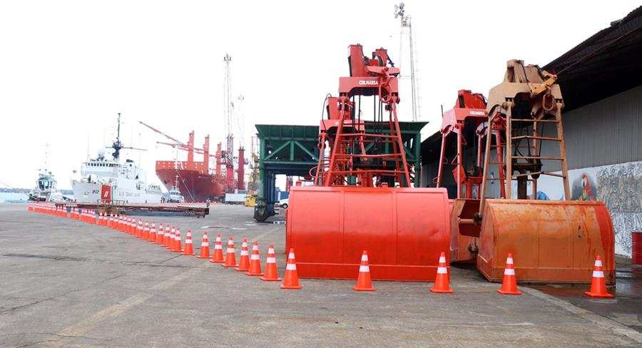Materias primas, equipos, bienes terminados y productos semielaborados se importan de varios países y desembarcan en los puertos nacionales. (Foto Prensa Libre: Hemeroteca PL)