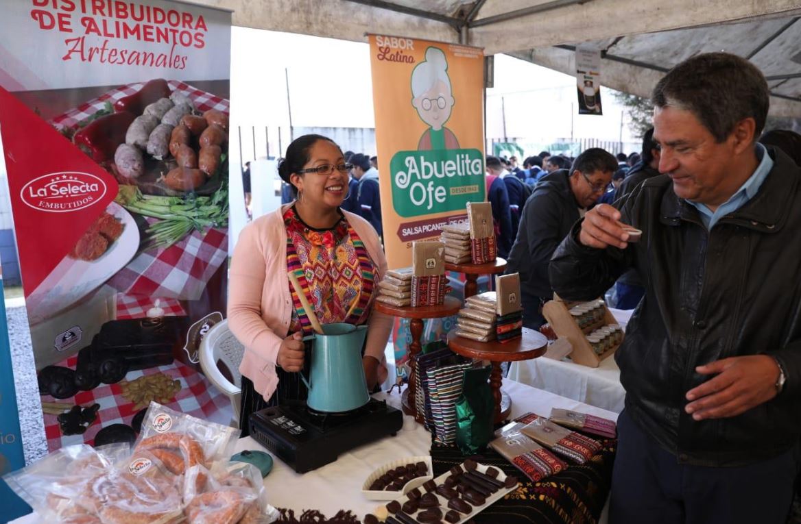 La Feria Mipyme Quetzaltenango en la que las autoridades anunciaron el apoyo financiero. (Foto Prensa Libre: Mineco)