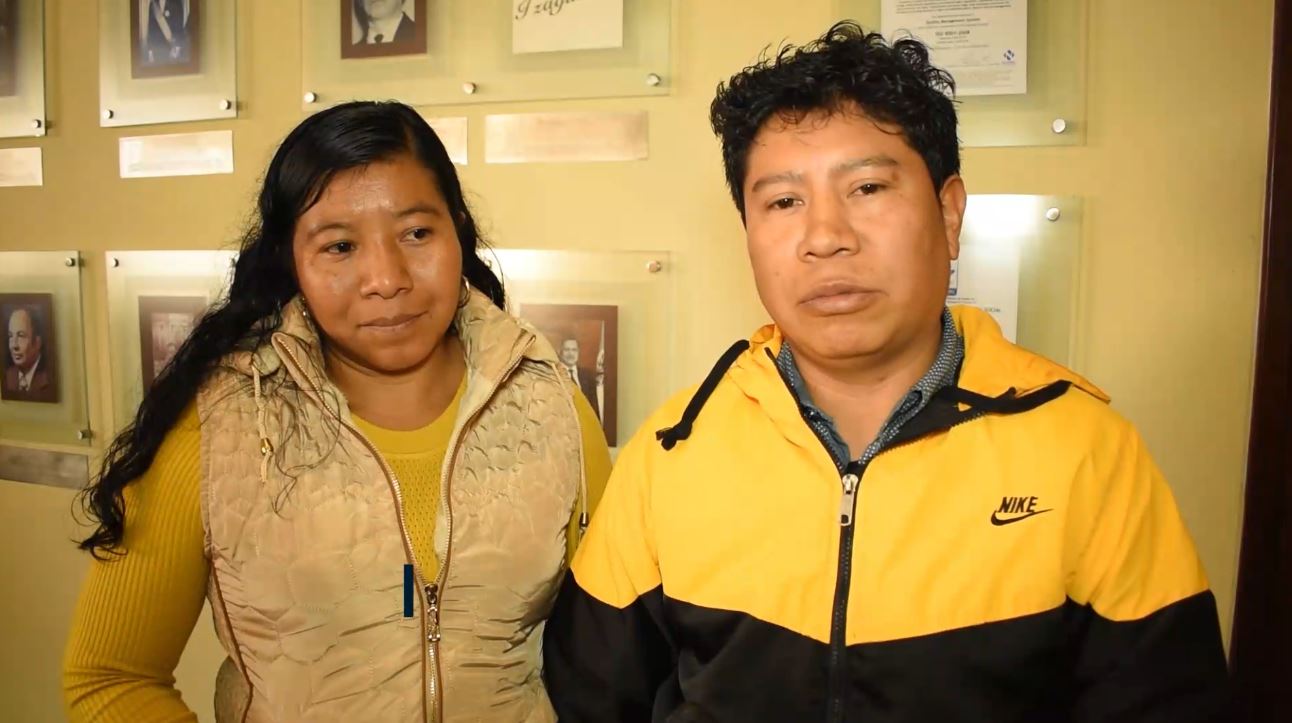 José Gabriel Vásquez y María Yolanda Cuc, originarios de San Juan Sacatepéquez, viajaron a Canadá para trabajar por dos años en una granja agrícola en Canadá. (Foto Prensa Libre: Mintrab)