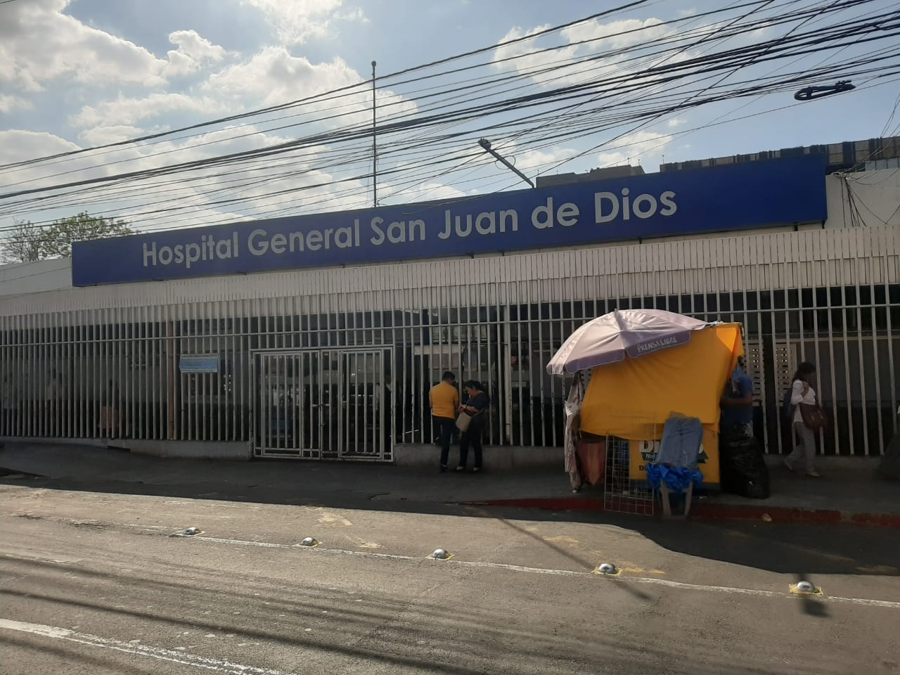 Ingreso al hospital San Juan de Dios. (Foto Prensa Libre: Andrea Domínguez)