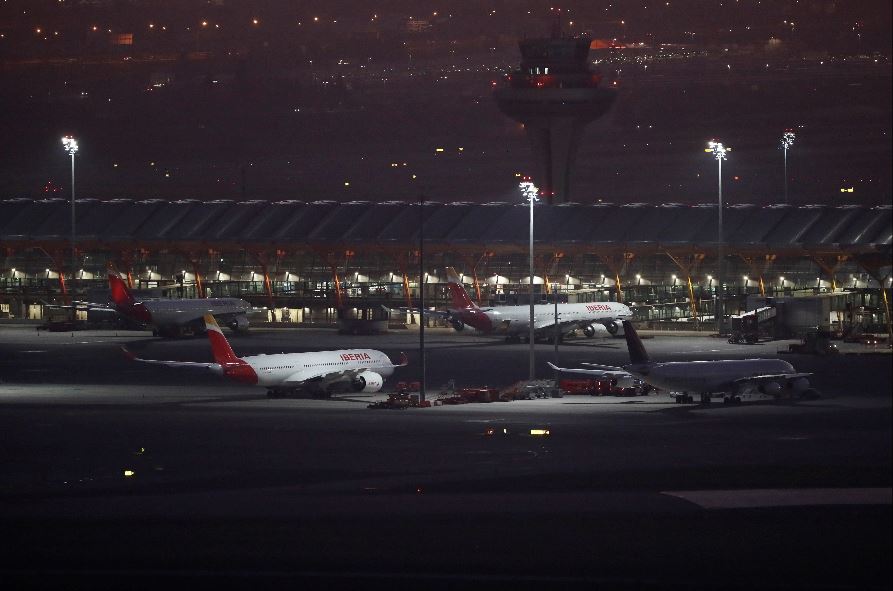 Vista de la Terminal T4 del aeropuerto de Madrid Barajas. (Foto Prensa Libre: EFE)