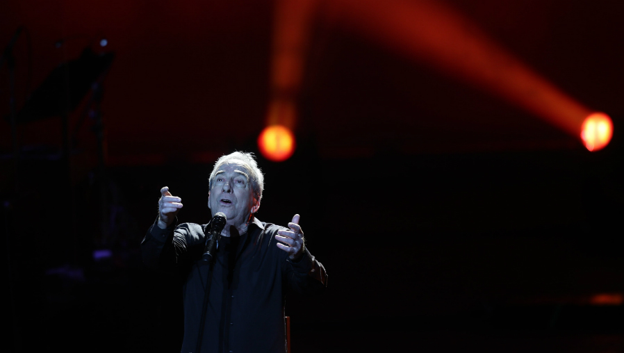 José Luis Perales cantó para los guatemaltecos en el Centro Cultural Miguel Ángel Asturias. (Foto Prensa Libre: Keneth Cruz)