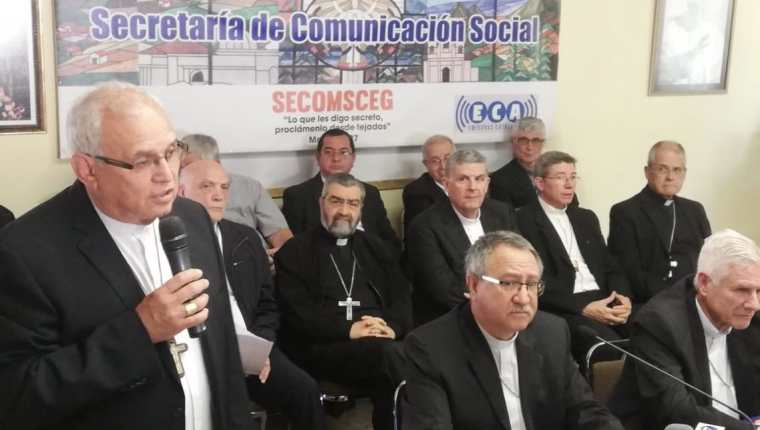 Monseñor Álvaro Ramazzini acompañado por obispos de la Conferencia Episcopal de Guatemala.  (Foto Prensa Libre: Juan Diego González)