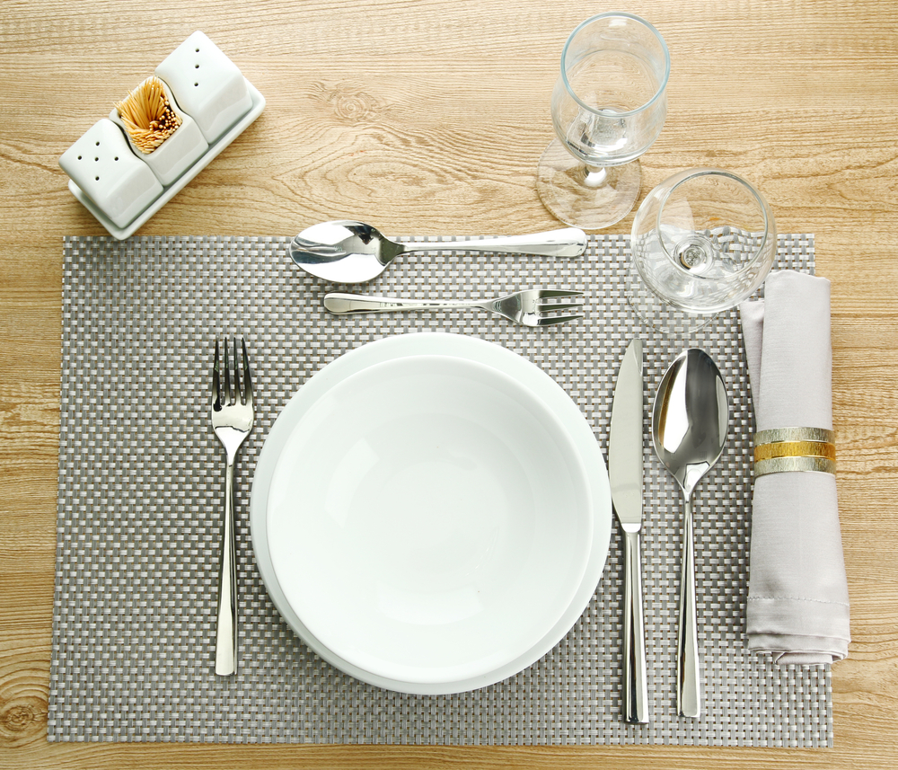 Etiqueta en la mesa: cómo comportarse mientras come