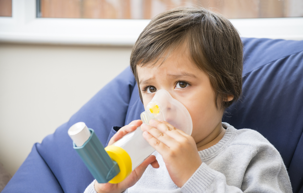El asma es una enfermedad común en niños que ocasiona inflamación y estrechamiento de las vías respiratorias. (Foto Prensa Libre: Servicios). 