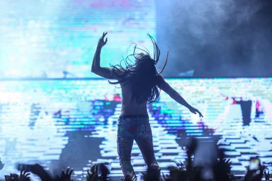 El Dj estadounidense derrochó talento en el escenario durante su show de 90 minutos. (Foto Prensa Libre: Keneth Cruz)