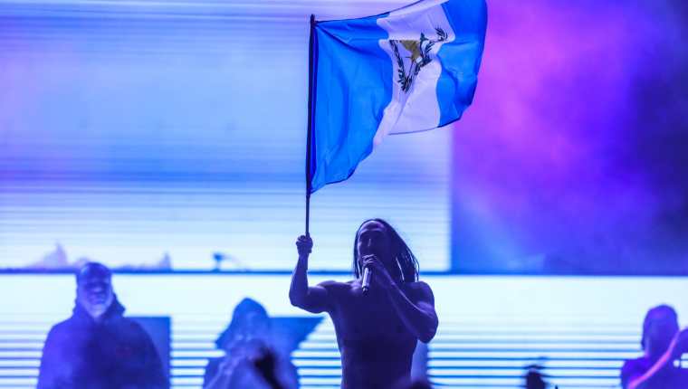 Steve Aoki agradeció el apoyo de sus seguidores guatemaltecos durante el concierto que dio en el Estadio del Ejército. (Foto Prensa Libre: Keneth Cruz)
