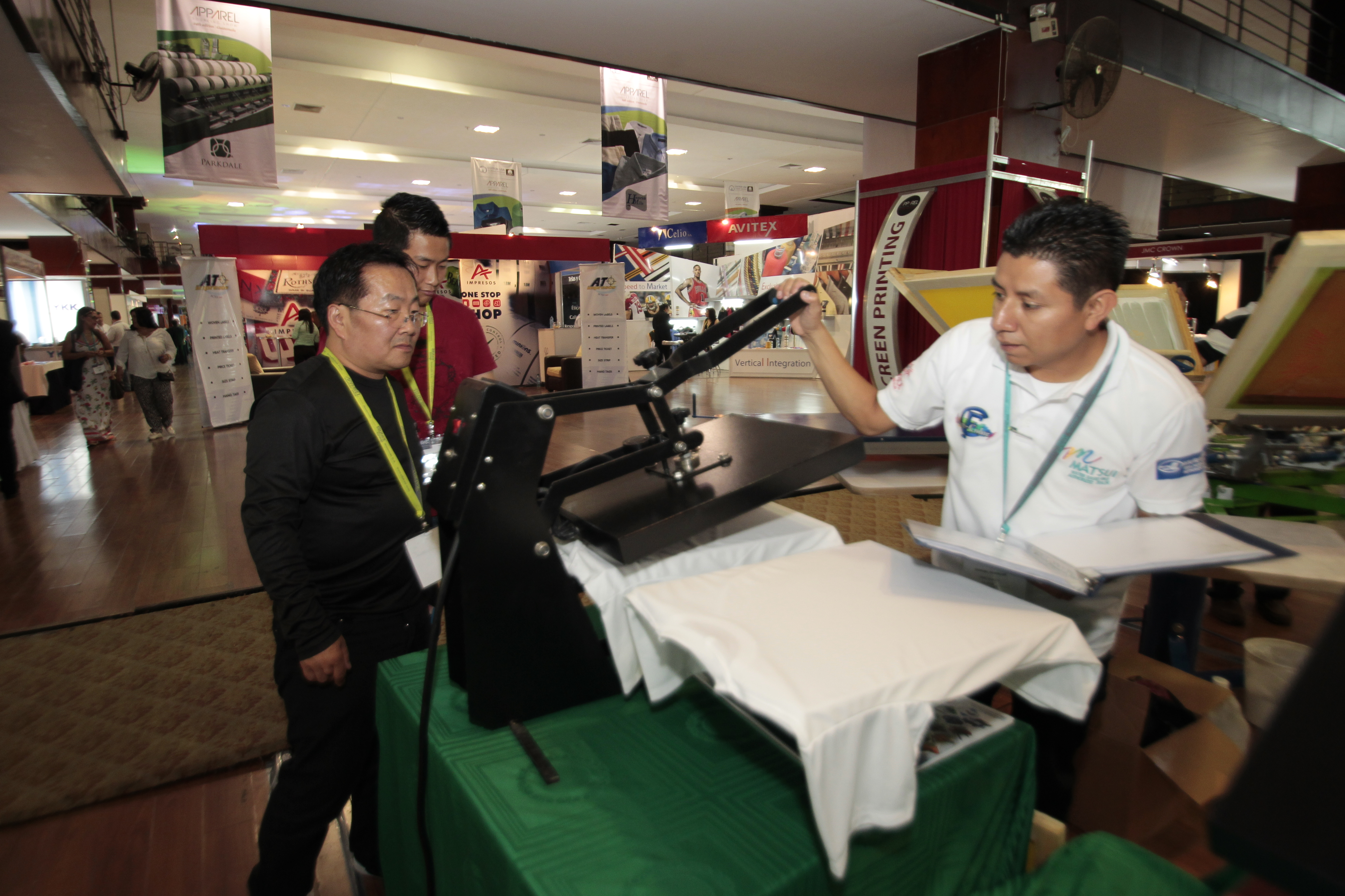 La confección de artículos de vestuario fue el sector que más divisas generó en la balanza de pagos por US$1 mil 397 millones en 2019. (Foto Prensa Libre: Érick Ávila)