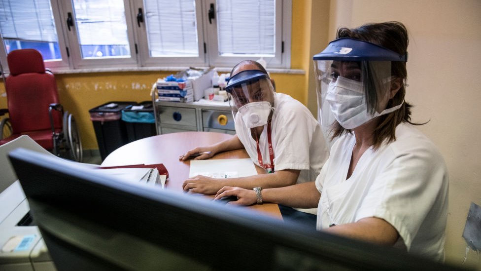 Al parecer, el paciente es un turista italiano. En la foto, personal médico en la ciudad de Turín, en Italia.