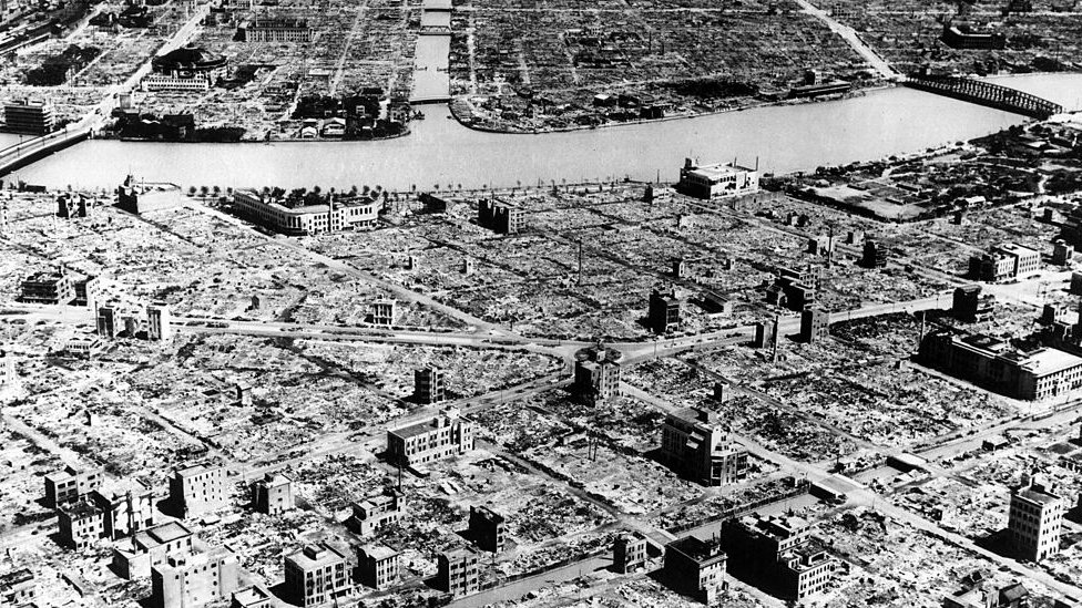 Mil 700 toneladas de bombas fueron lanzadas sobre la ciudad de Tokio la noche del 9 de marzo de 1945. GETTY IMAGES