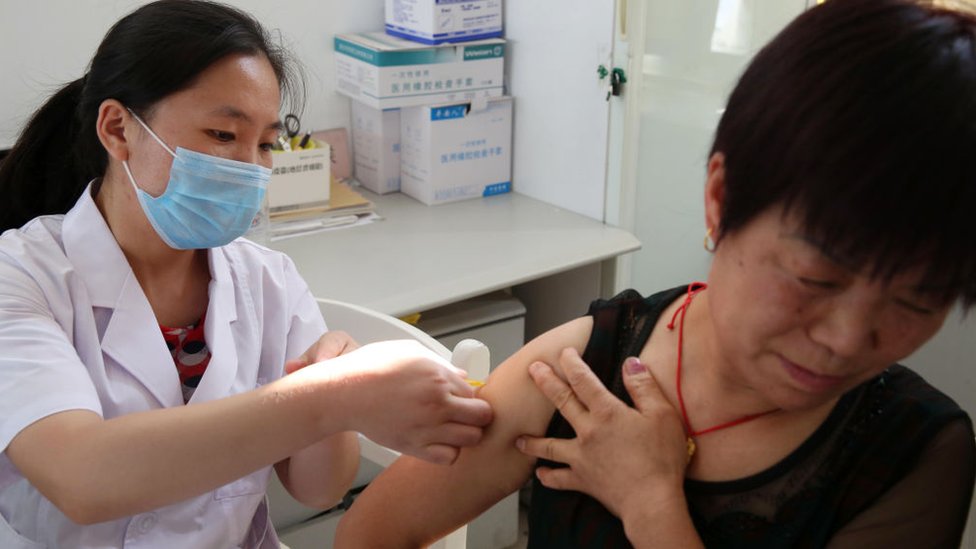 China es uno de los países que más se ha implicado en la búsqueda tanto de una vacuna como de métodos de detección del nuevo coronavirus. (Foto Prensa Libre: Getty Images)