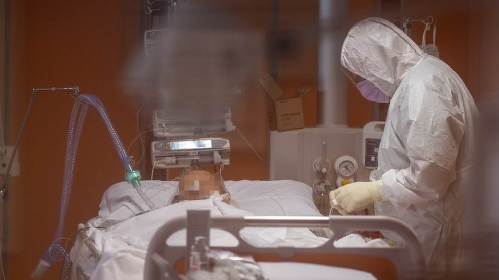 Italia registra el mayor numero de personas afectadas por Covid-19 en el mundo, con casi 60.000 casos y más de 5.000 fallecidos. (Foto Prensa Libre: Antonio Masiello)