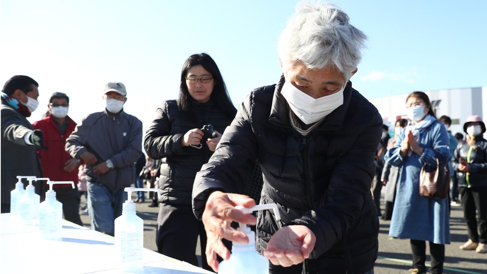 Japoneses toman sus medidas de prevención por el covid-19- (Foto: BBC) 