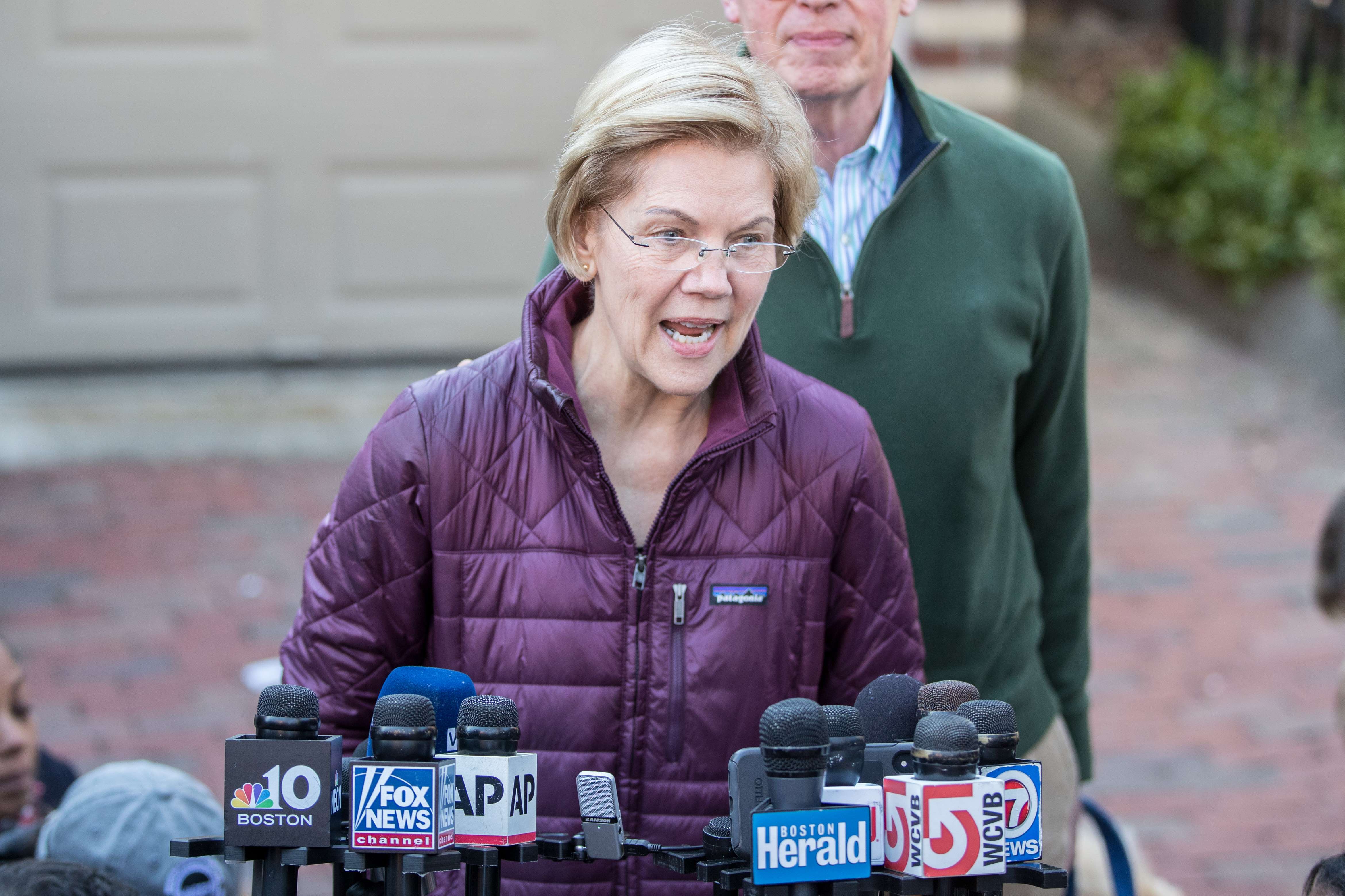 La senadora Elizabeth Warren mostró su preocupación por el incidente y pidió una investigación independiente. (Foto Prensa Libre: AFP)