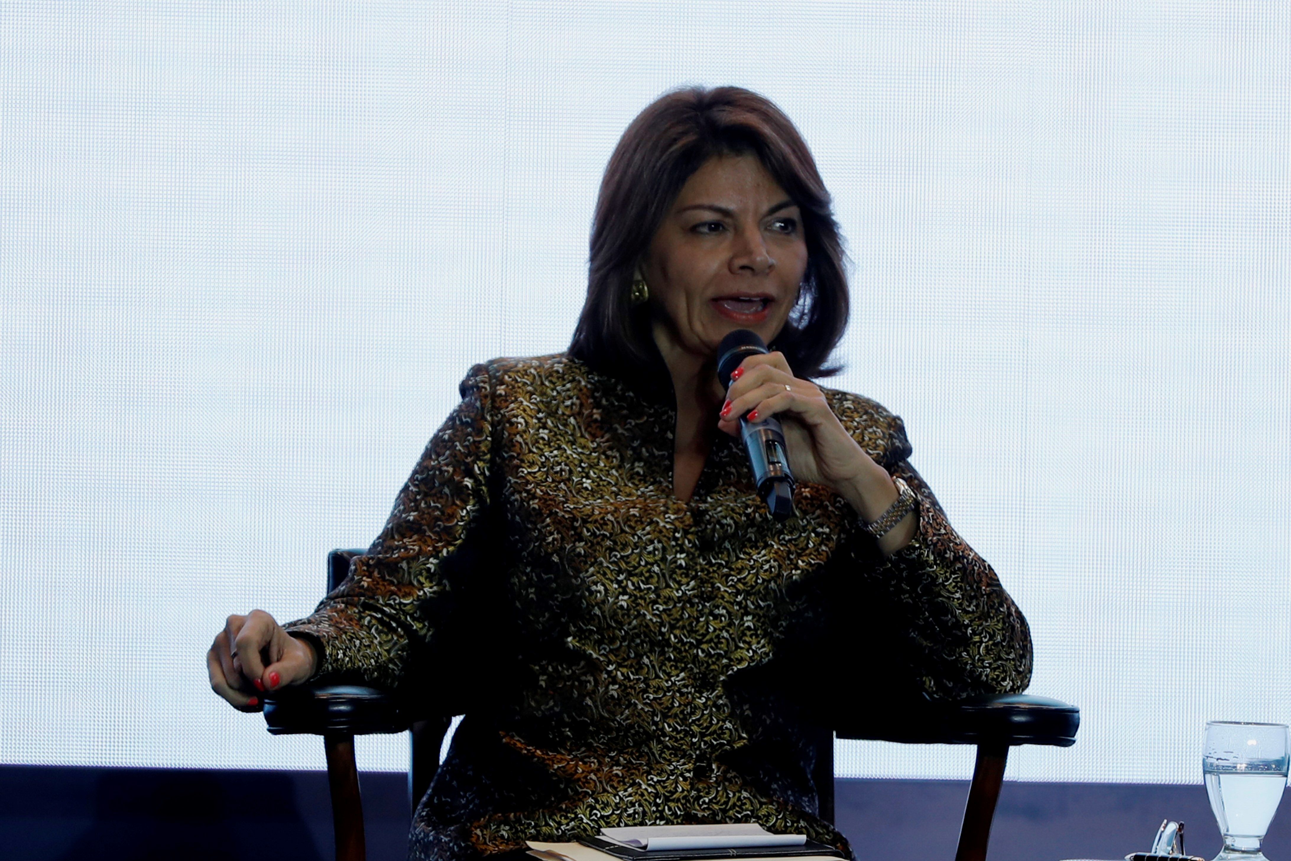 AME868. CIUDAD DE GUATEMALA (GUATEMALA), 04/03/2020.- Laura Chinchilla expresidenta de Costa Rica (2010-2014) durante un conversatorio en el marco del Encuentro Ciudadano de la Fundación Libertad y Desarrollo, este miércoles, en un hotel de la Ciudad de Guatemala (Guatemala). El encuentro reunió a varios expresidentes y líderes de la región para hablar sobre la integración regional. EFE/ Esteban Biba