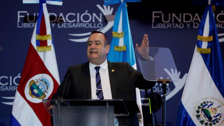 El presidente Alejandro Giammattei expuso su plan estratégico. (Foto Prensa Libre: EFE)
