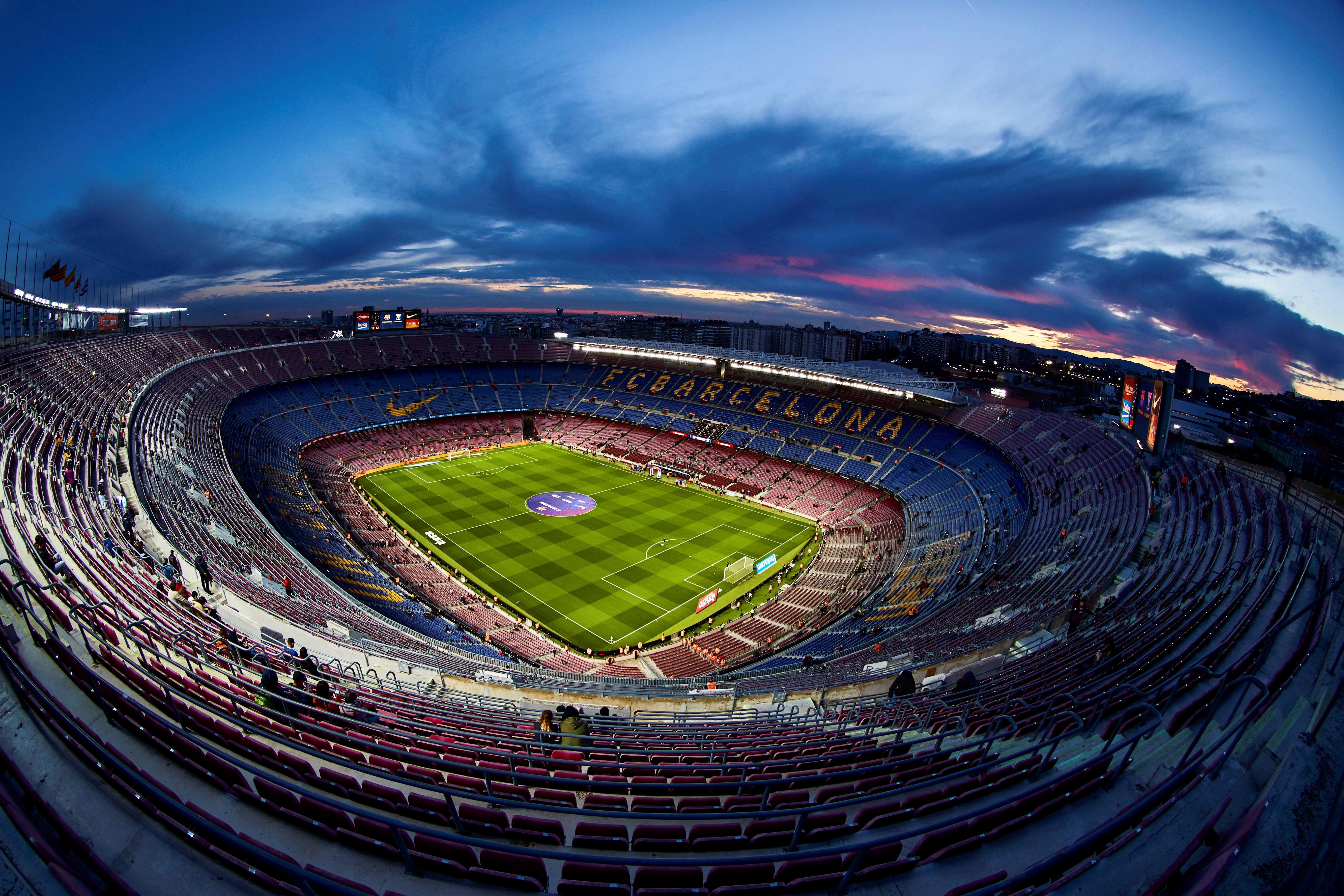El Camp Nou tendrá que estar a puerta cerrada como prevención del coronavirus. (Foto Prensa Libre: EFE)
