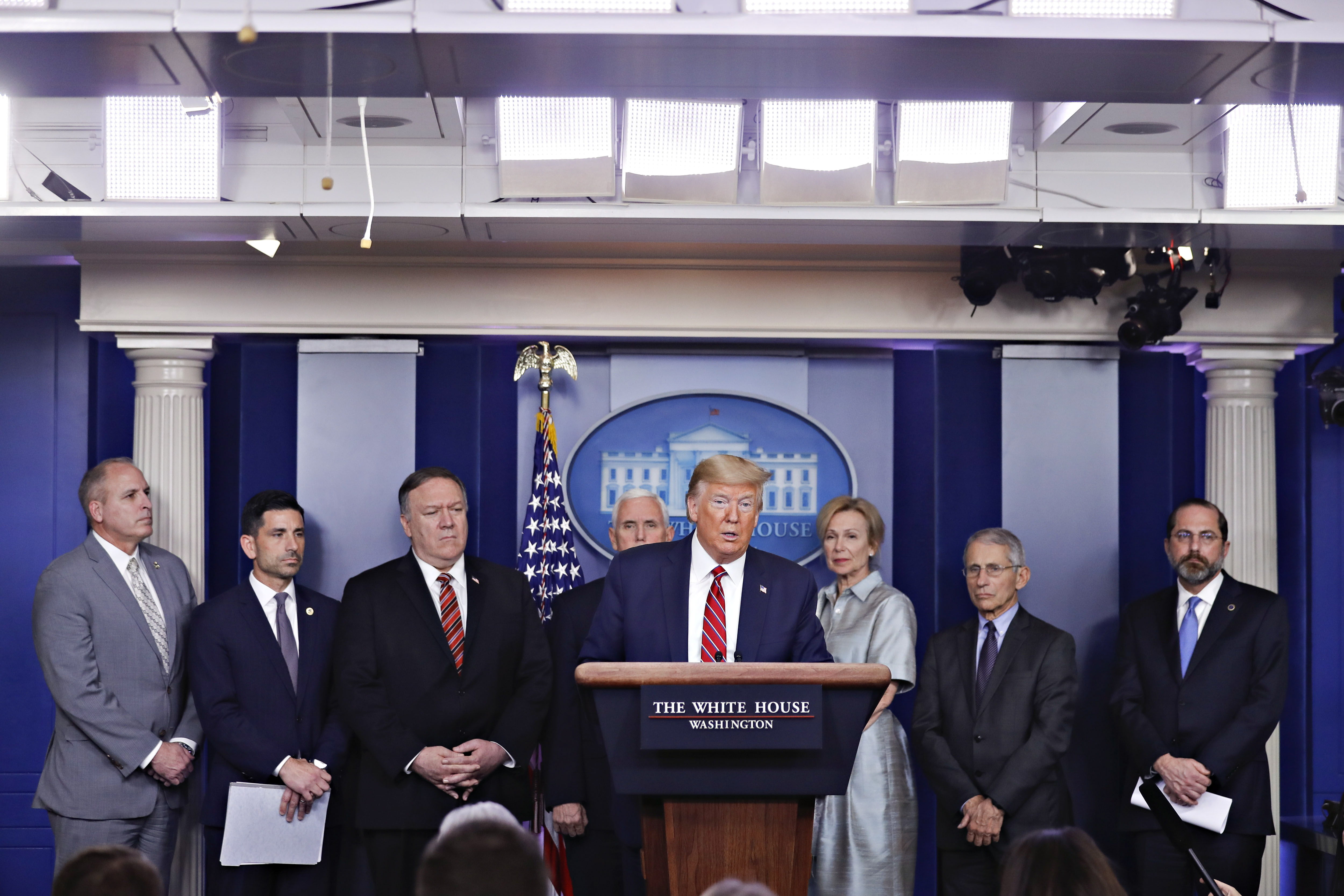 El presidente de los Estados Unidos creó un grupo de tarea contra el coronavirus. (Foto Prensa Libre: EFE)