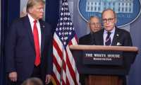 Washington (United States), 24/03/2020.- Director of the United States National Economic Council Larry Kudlow speaks as President Donald Trump listens during a press conference with members of the coronavirus task force in the Brady Press Briefing Room of the White House, Washington, DC, USA, 24 March 2020. (Estados Unidos) EFE/EPA/Oliver Contreras / POOL
